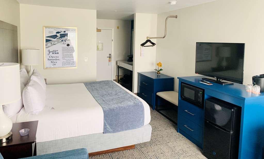Oxford Suites Portland - Jantzen Beach Room photo
