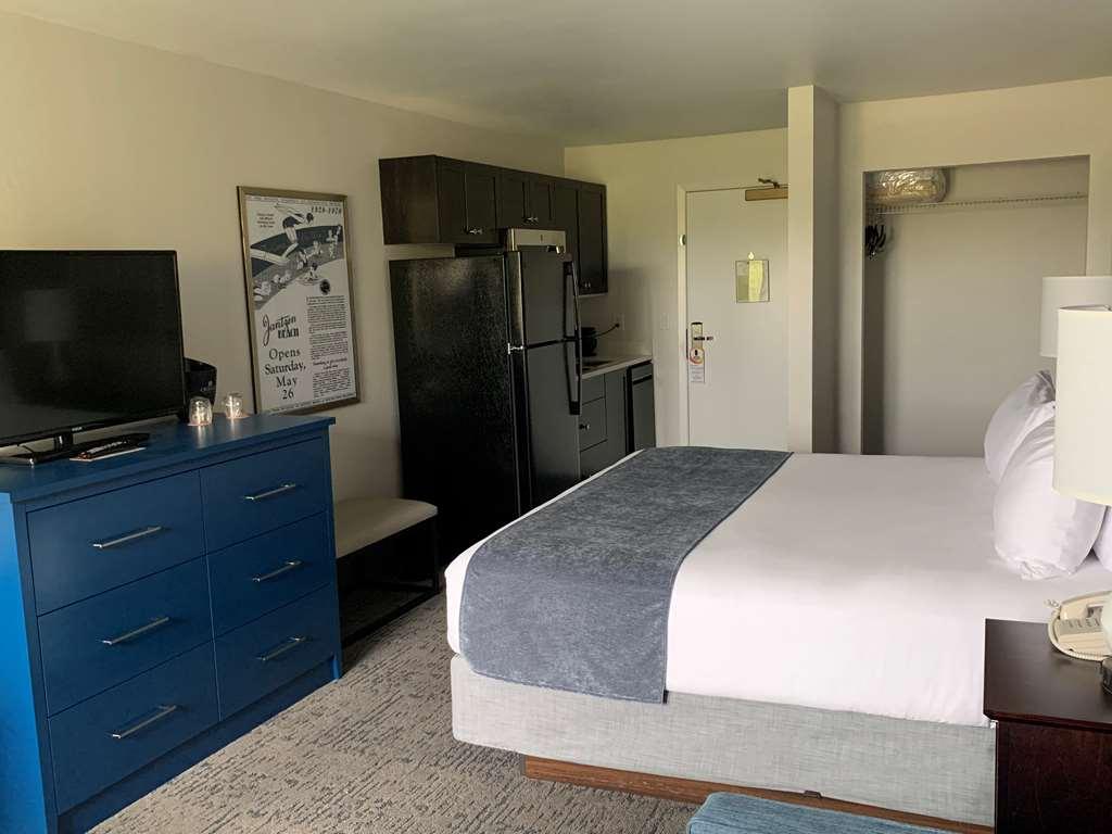 Oxford Suites Portland - Jantzen Beach Room photo